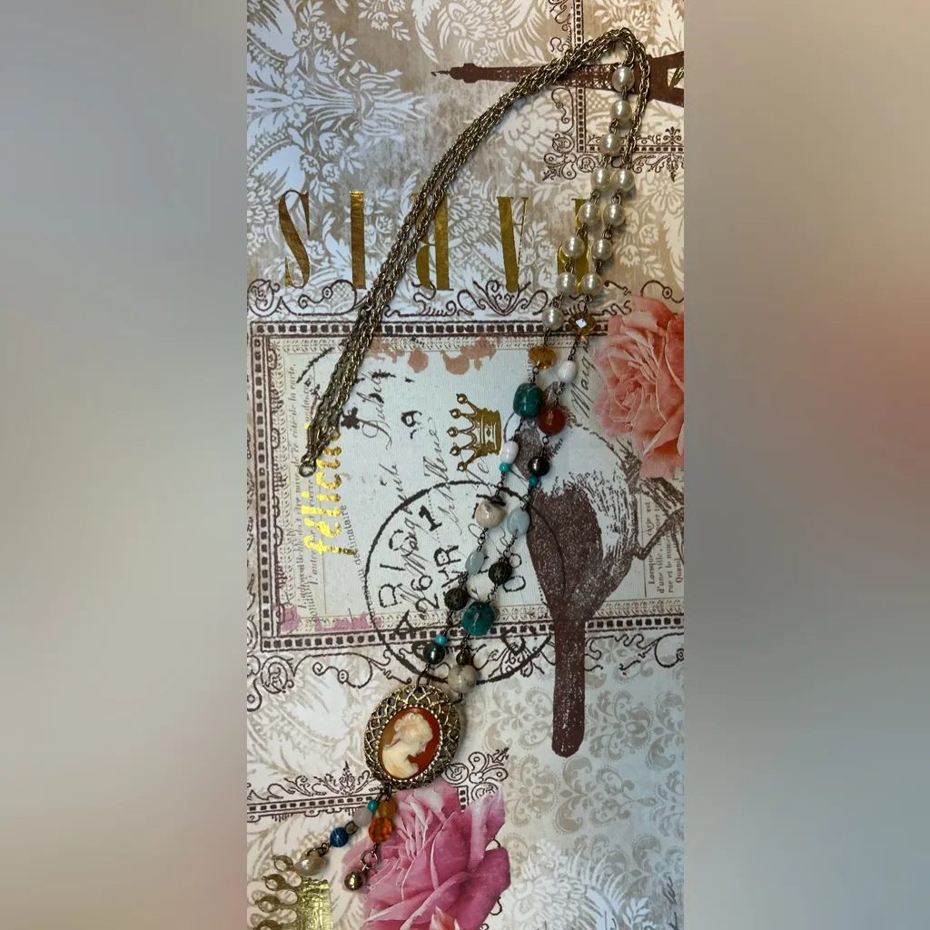 Gorgeous Vintage Cameo Brooch Necklace with gemstone beads Gold - Image 4