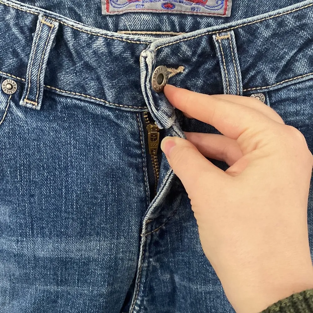 Silver Jeans vintage rigid Y2K denim Capri jeans hem slits sz 28 Canada made - Image 6