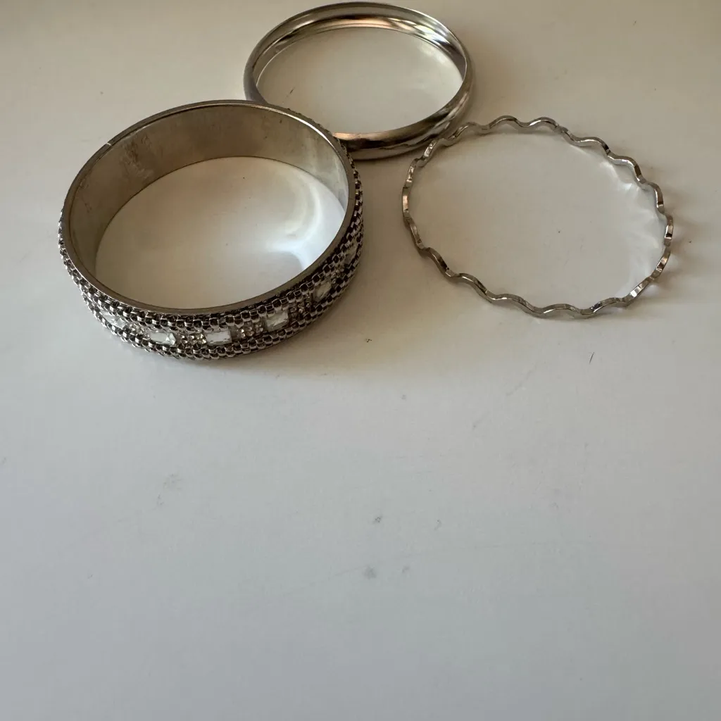 Elegant Silver Bangle Set - Image 4