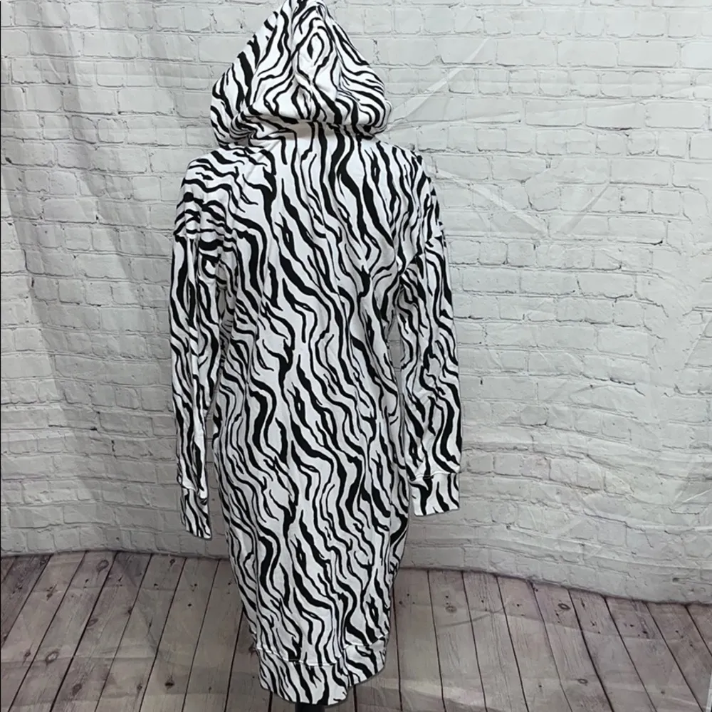 N: Philanthropy White Zebra Hoodie Dress Sz Small - Image 12