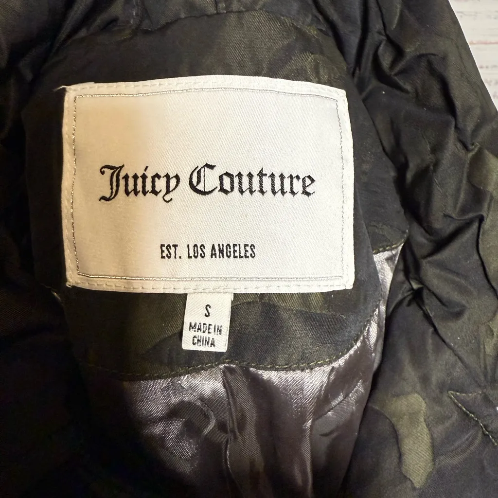 Juicy Couture Women's Green Camouflage Puffer Jacket - Image 3