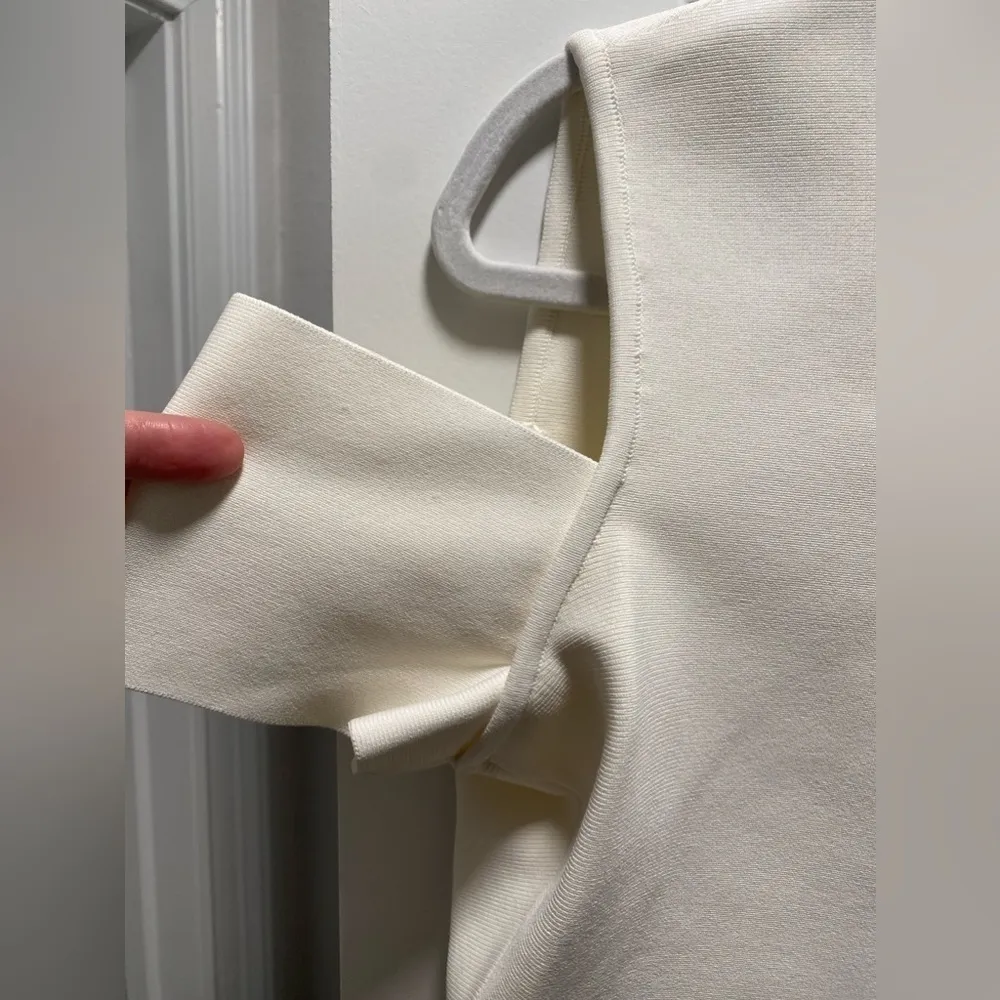 New BCBGMaxAzria Off White Crop Top - Image 4