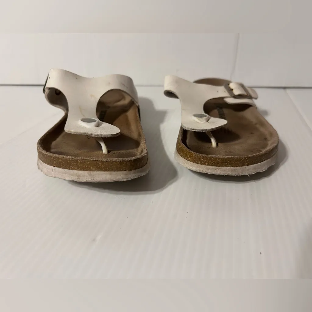 Cushionaire white leather thong sandals women size 7 1/2 M - Image 4