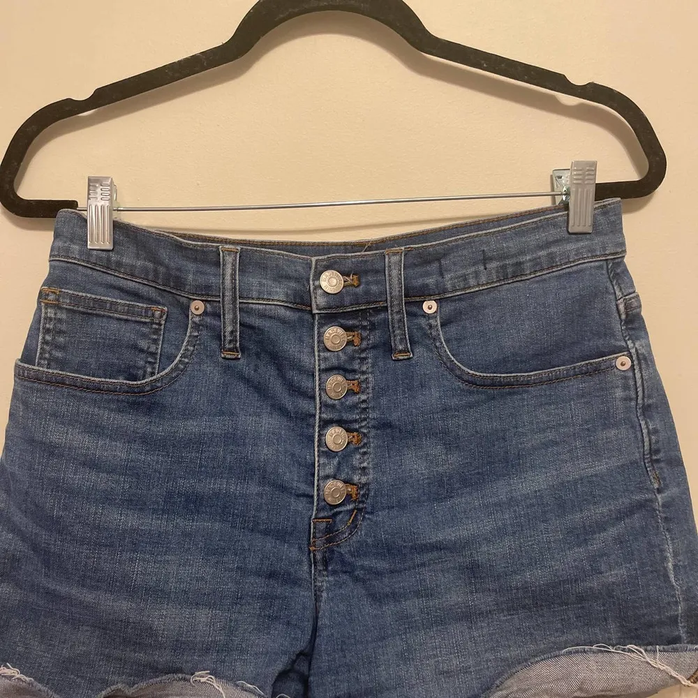 Madewell High-Rise Denim Shorts in Derby Wash: Button-Front Edition Size 28 - Image 4