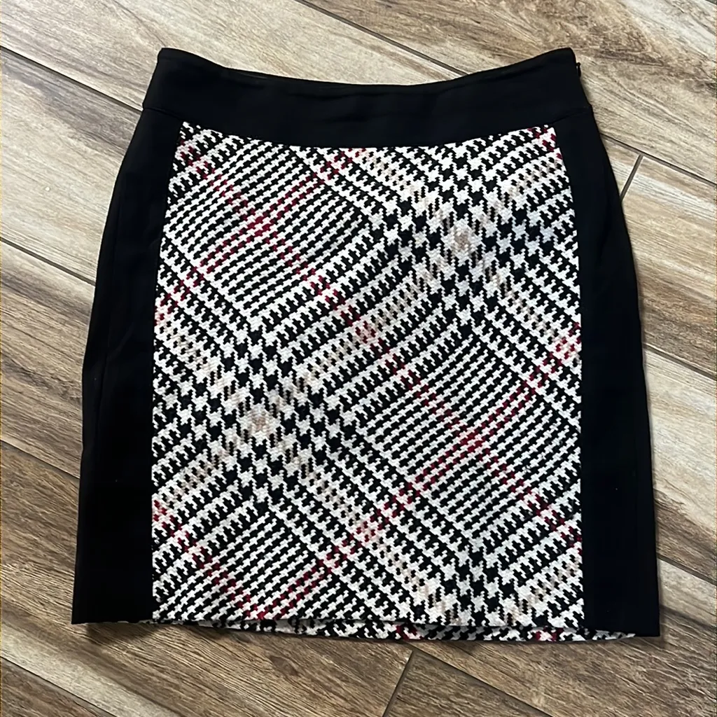 White House black market patterned pencil skirt - Image 3