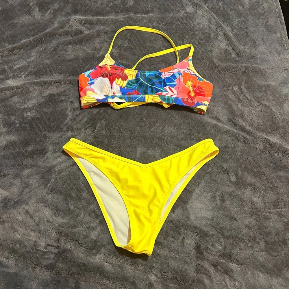 Cupshe floral bikini set- yellow bottoms - Image 2