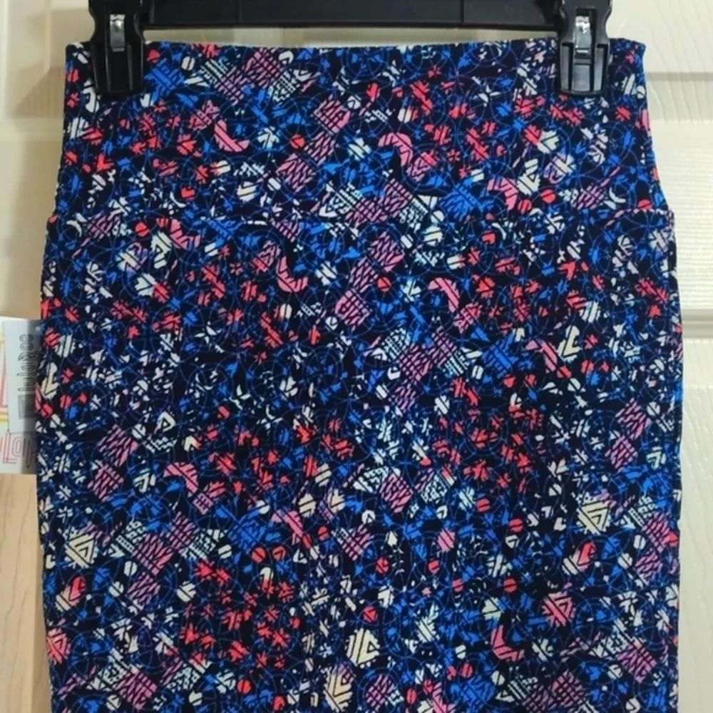 Lularoe Multi Color Pinks Blues Cassie Pencil Skirt Size XS NWT #1356 - Image 3