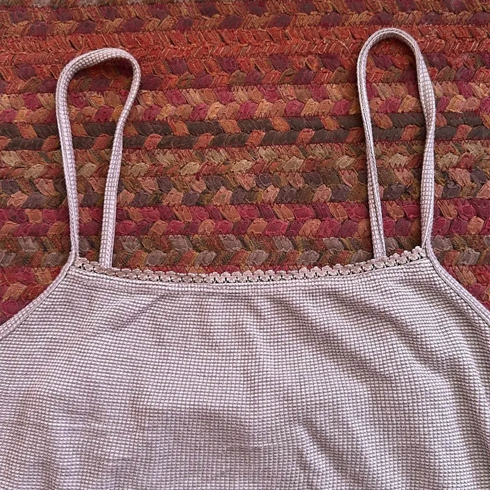 7 DAY WEEKEND TAUPE STRETCH CROP CAMI Size M - Image 2