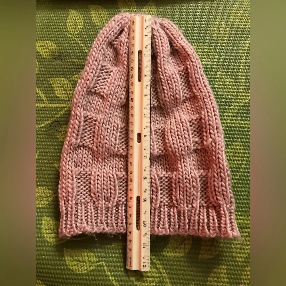Women's knitted hat pink - Image 6