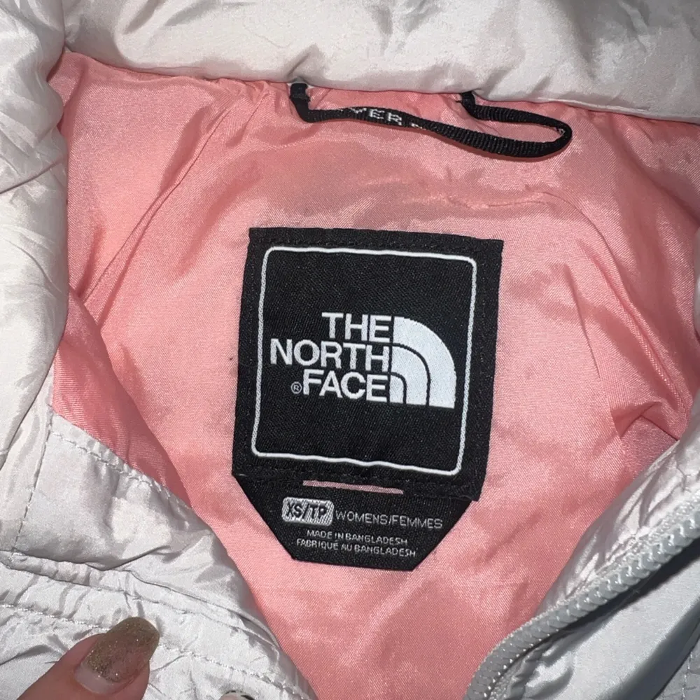 North Face 550 Down Puffer Jacket
Size XS - Image 4