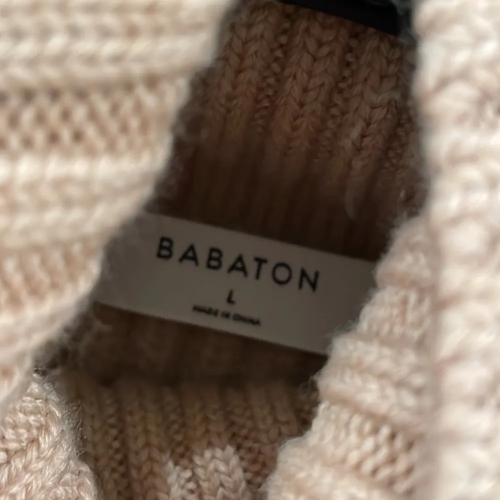 AVAIL NWOT Aritzia babaton funnel sweater 79519 (guell) cream camel color large - Image 2