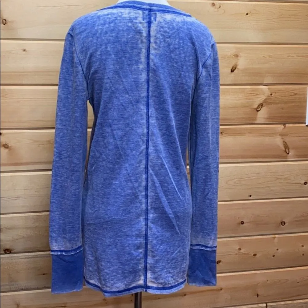 Peyton Jensen Burnout Distressed V-Neck Thermal SM - Image 4