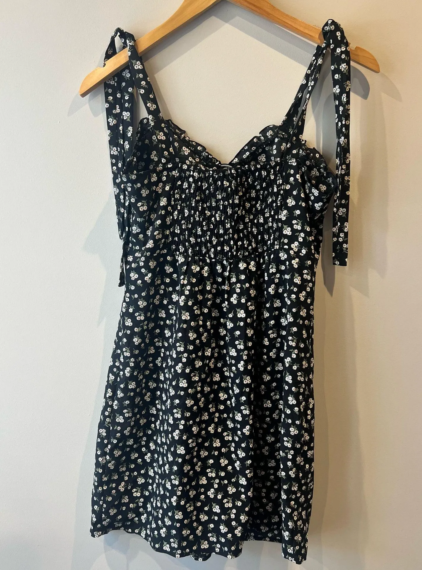 Forever 21 Floral Key Hole Mini Dress - Image 5