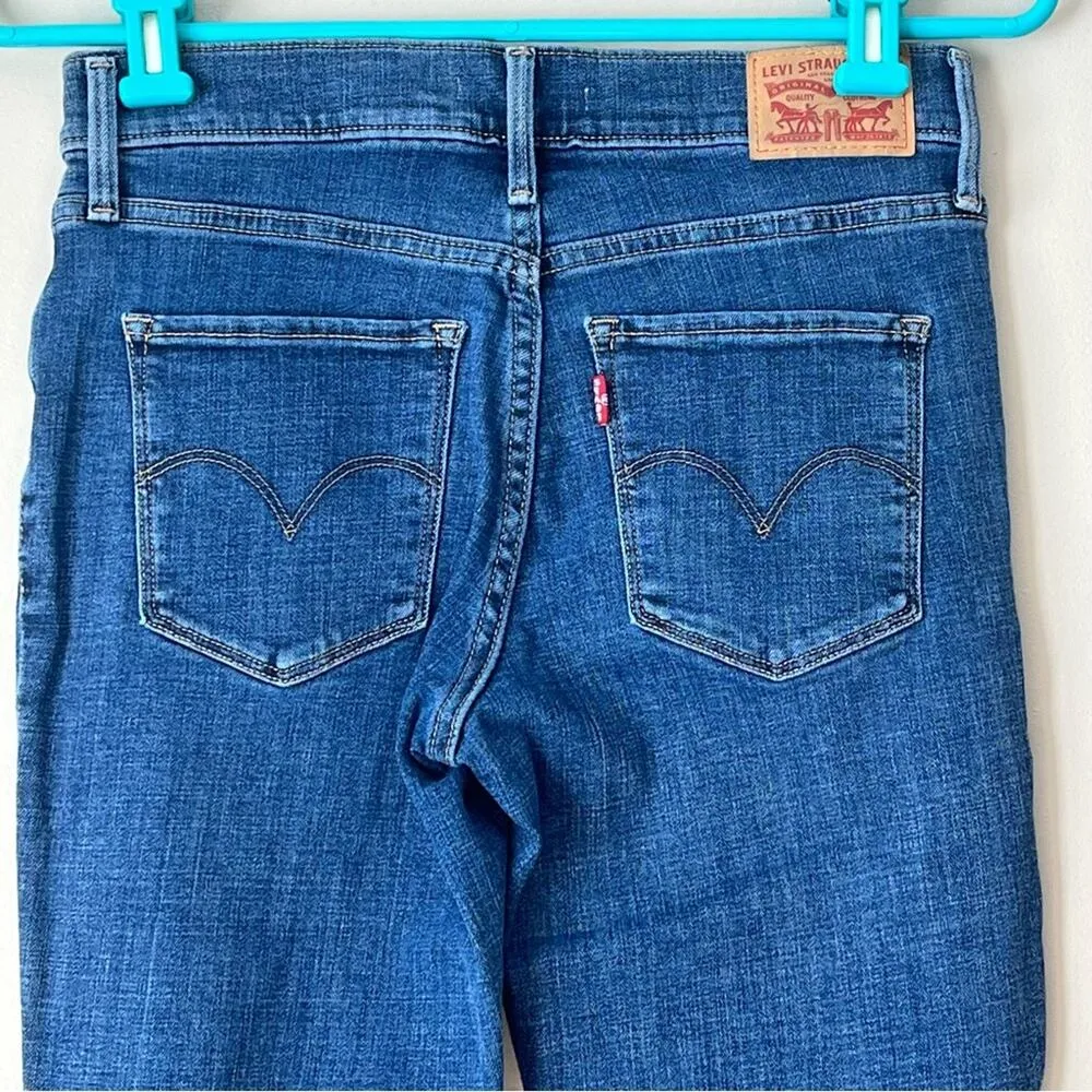 Levi Strauss & Co Distressed 311 Shaping Skinny Jean Size 26 - Image 4