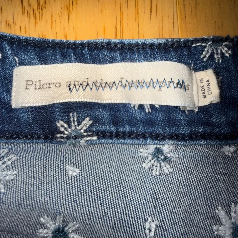 Anthropologie Pilcro embroidered Women's high rise cropped bootcut size 29 Jeans - Image 8