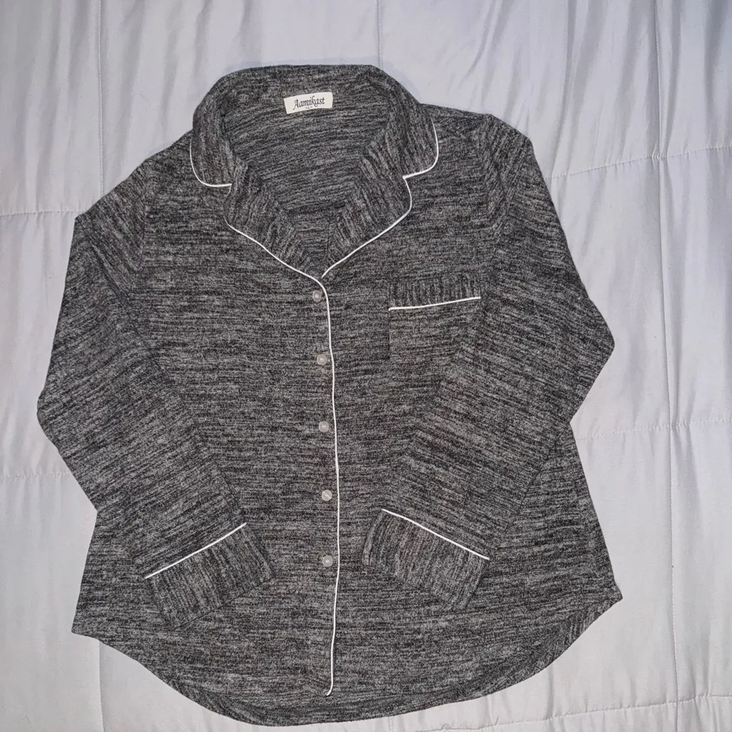 Aamikast Gray Button Up Pajama Set Size Large - Image 2