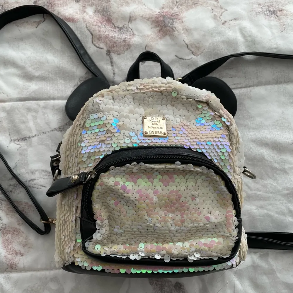 D&R Daren Piju sequins white and pink backpack party black back removable straps - Image 12