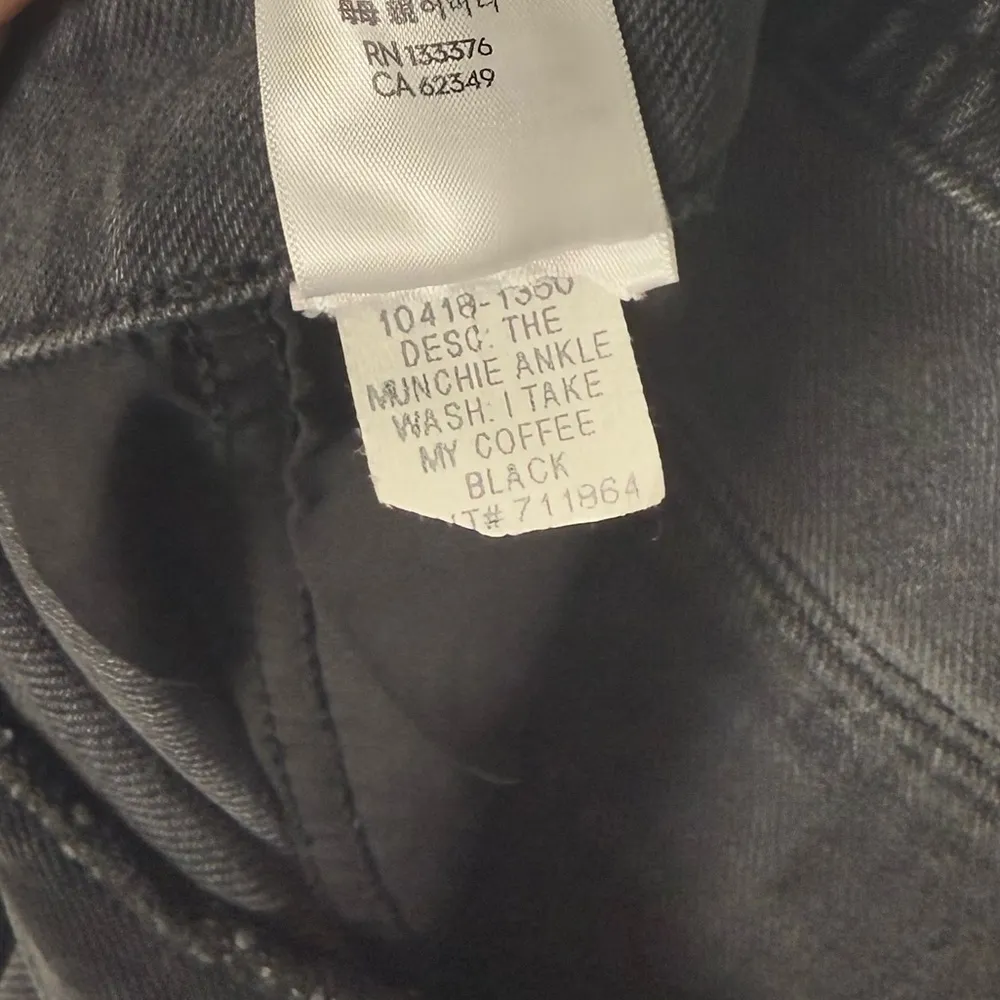 MOTHER Snacks The Munchie Ankle Jeans in Black Wash 27 - Image 9