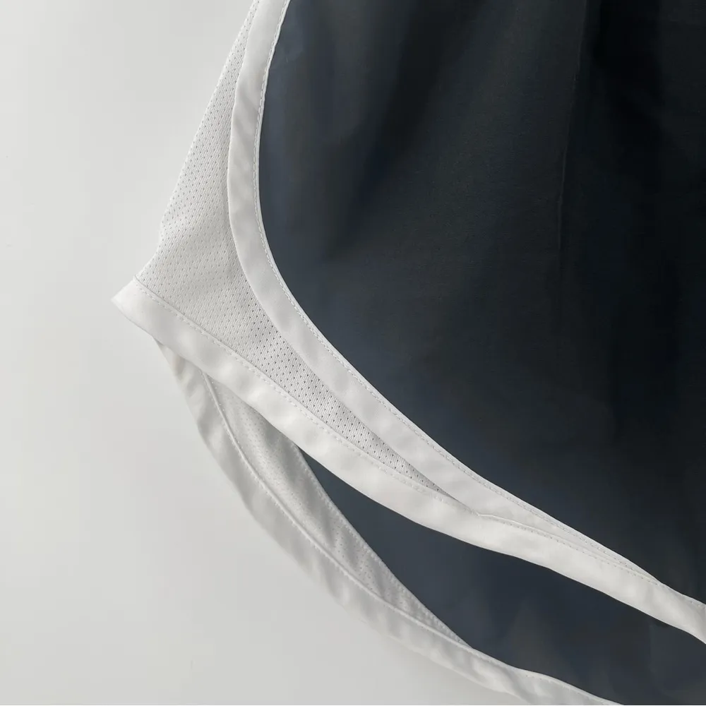 NIKE Shorts Medium Tempo Iowa Hawkeyes Athletic Dri-Fit Running Collegiate Gym - Image 6