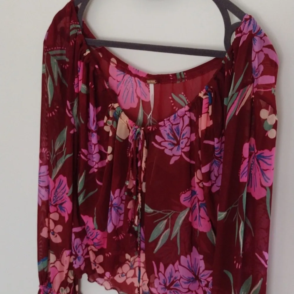 NWT Free People of Paradise Top in Cocoa Combo Bell Sleeves Red Floral Size M - Image 9