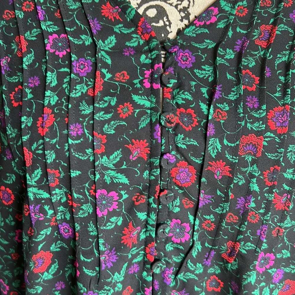 Cupcakes & Cashmere Floral Blouse Size Medium - Image 7