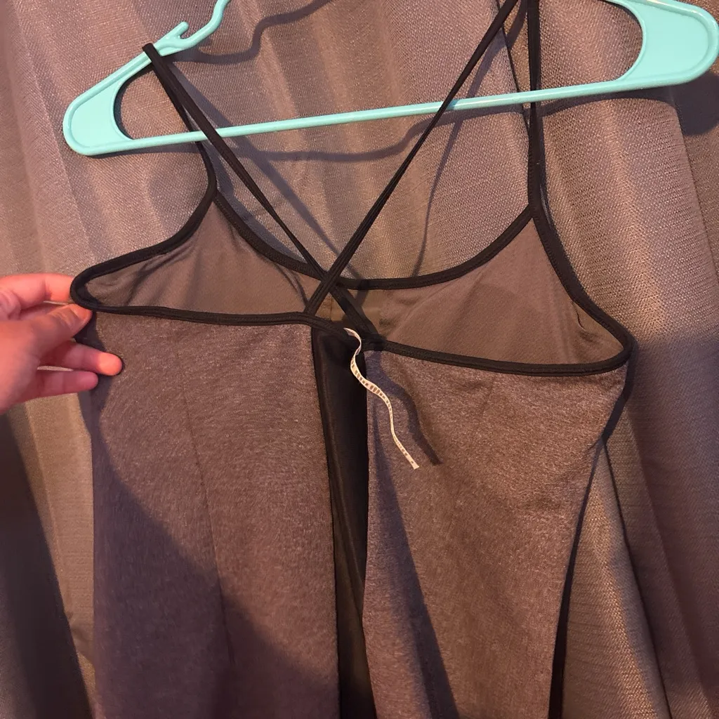 ALO Yoga Black Tank - Image 4