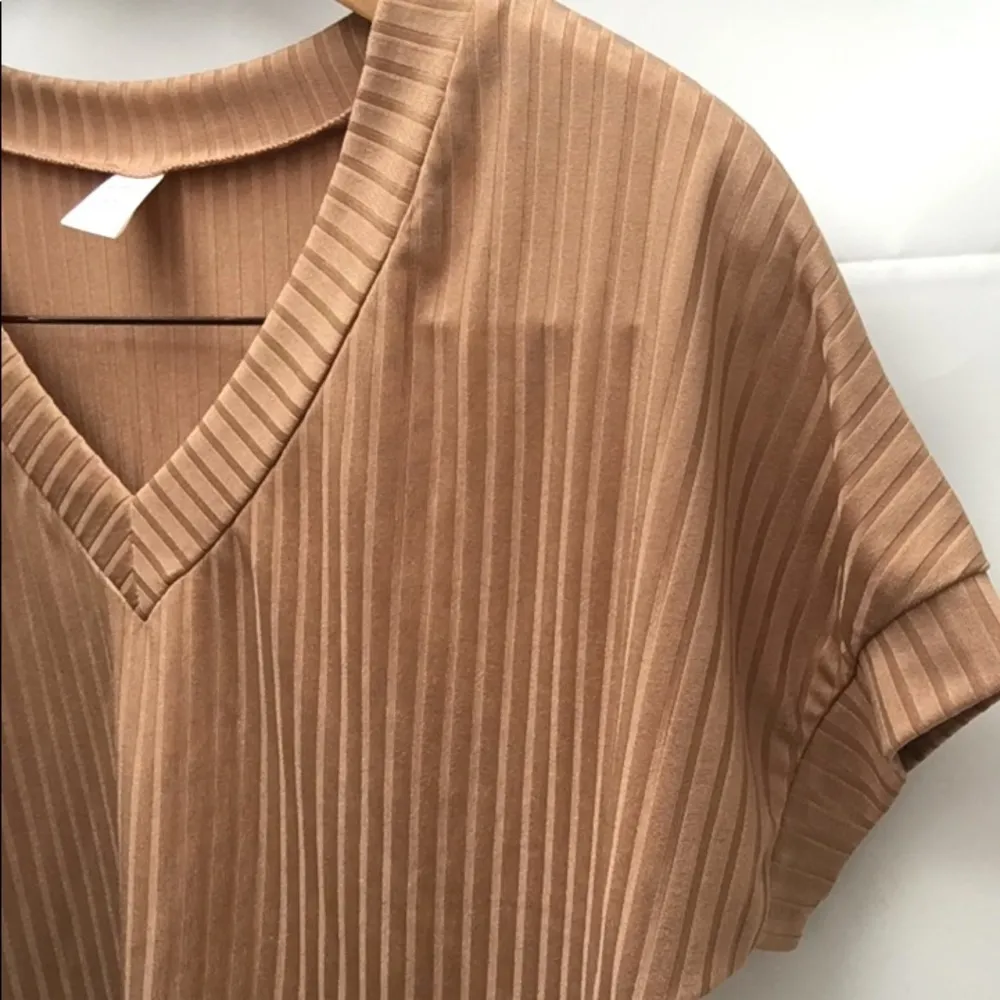 2 Marked Listings for $25 - Loose Fit Short Sleeve Ribbed Crop V-Neck Top - Image 2