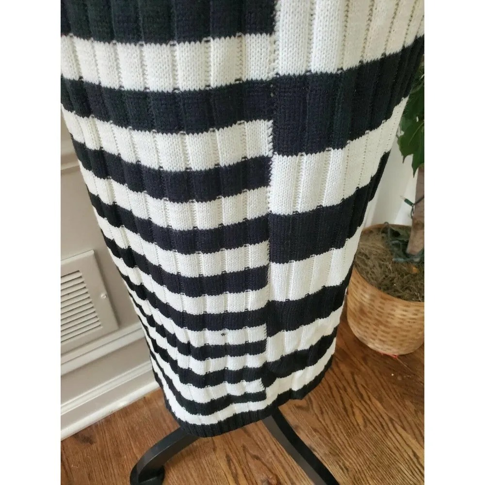 Boutique Black & White Women Polyester Turtleneck Long Sleeve Knee Length Dress - Image 4