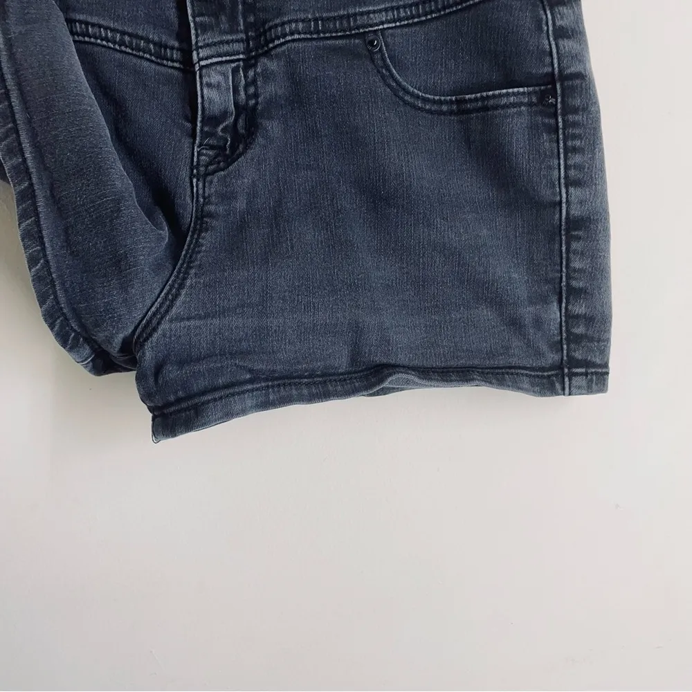 BDG Super High Rise Seam Short Black size 27 - Image 9