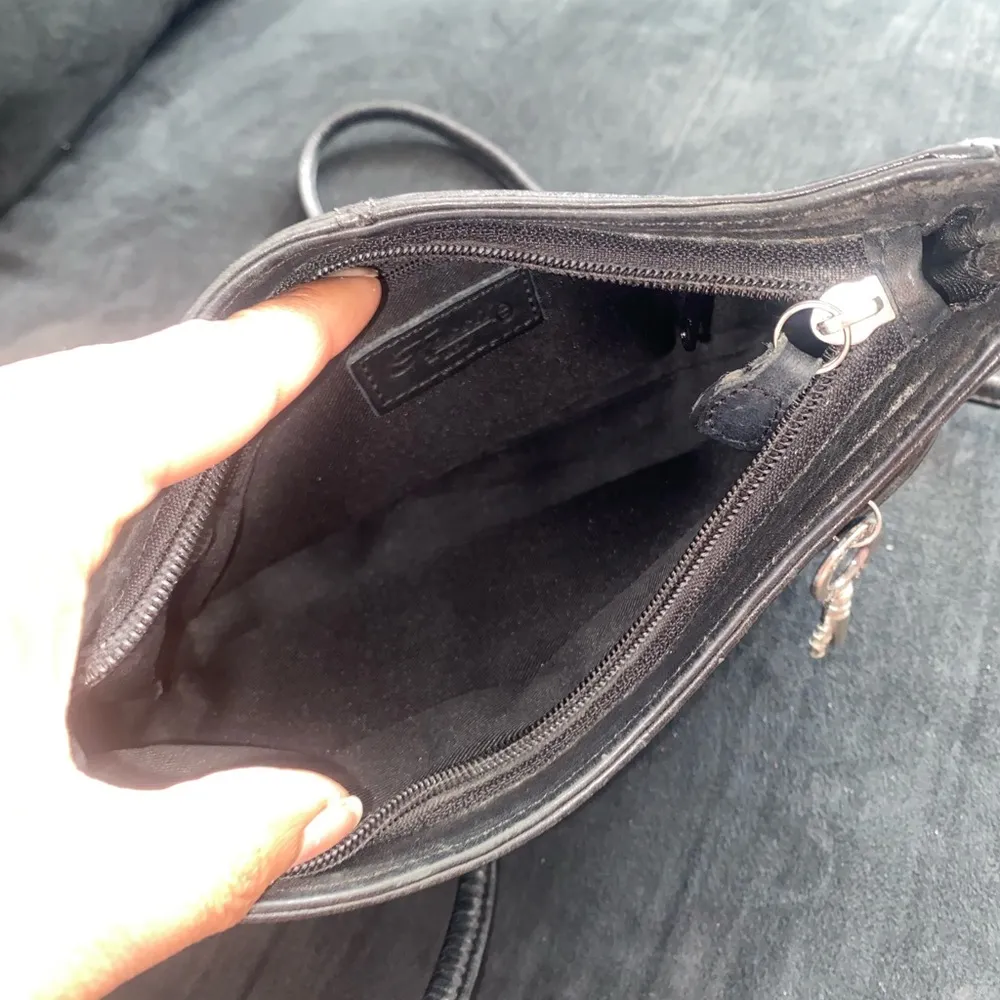 CROSSBODY BLACK PURSE - Image 7