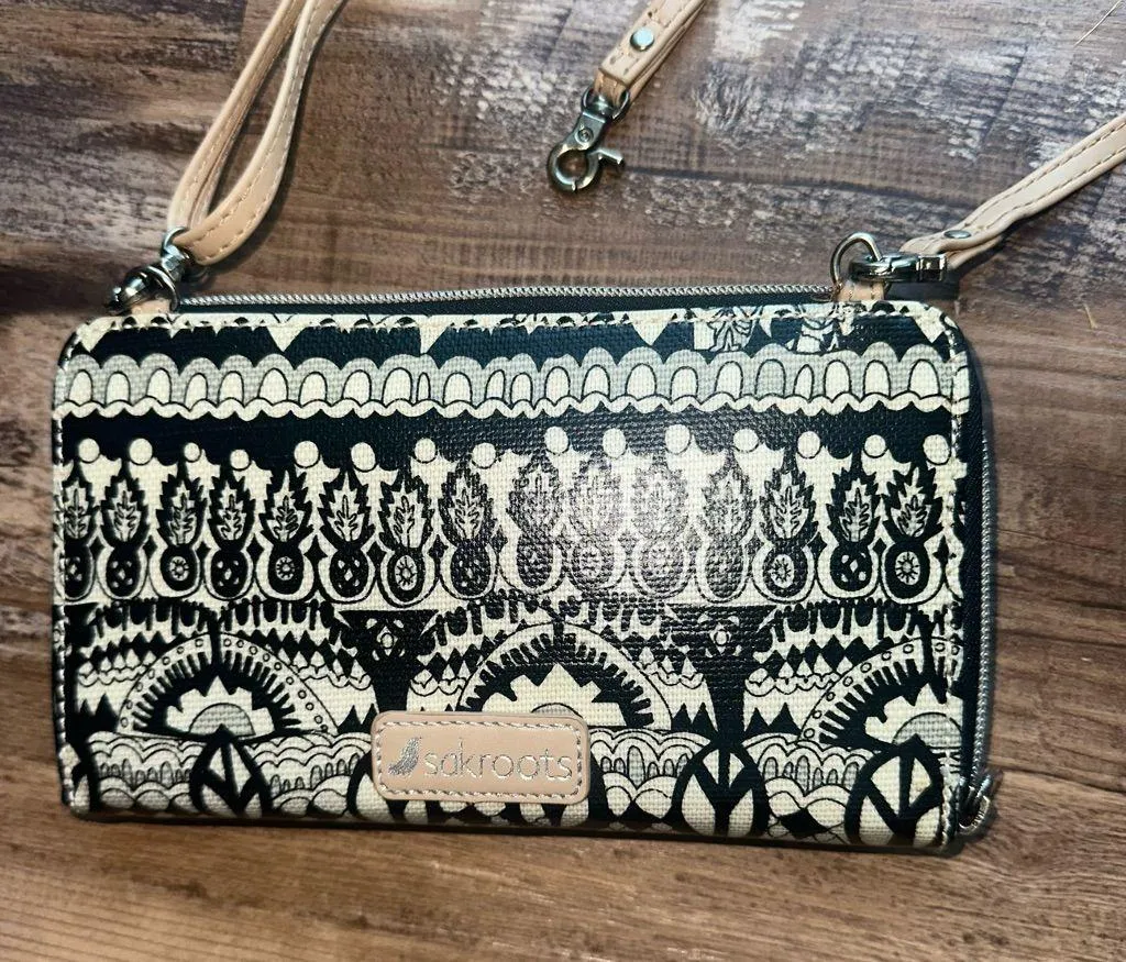 Sakroots Crossbody/Wristlet Zip Around wallet purse Black & cream print - Image 4
