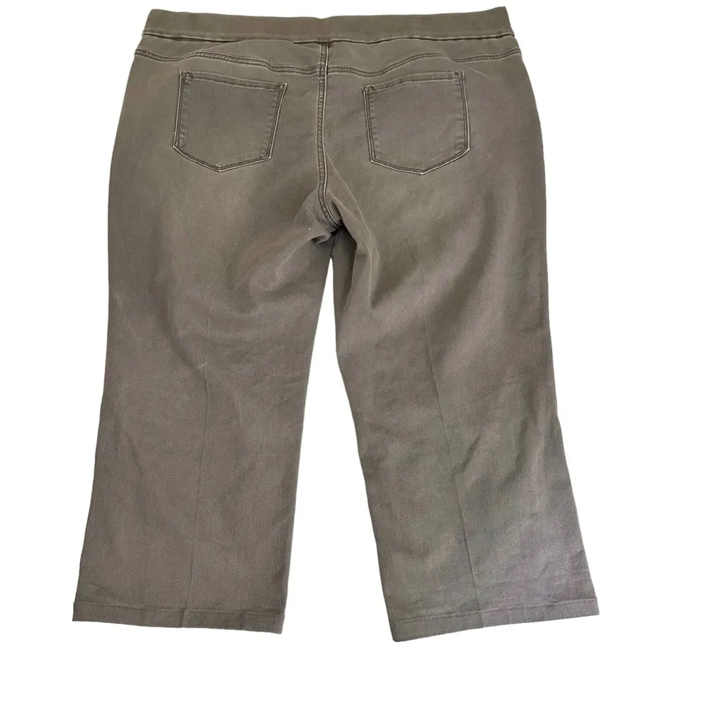 Gloria Vanderbilt Gray Wash Mid-Rise Pull-On Crop/Capri Pants Size 20W - Image 4