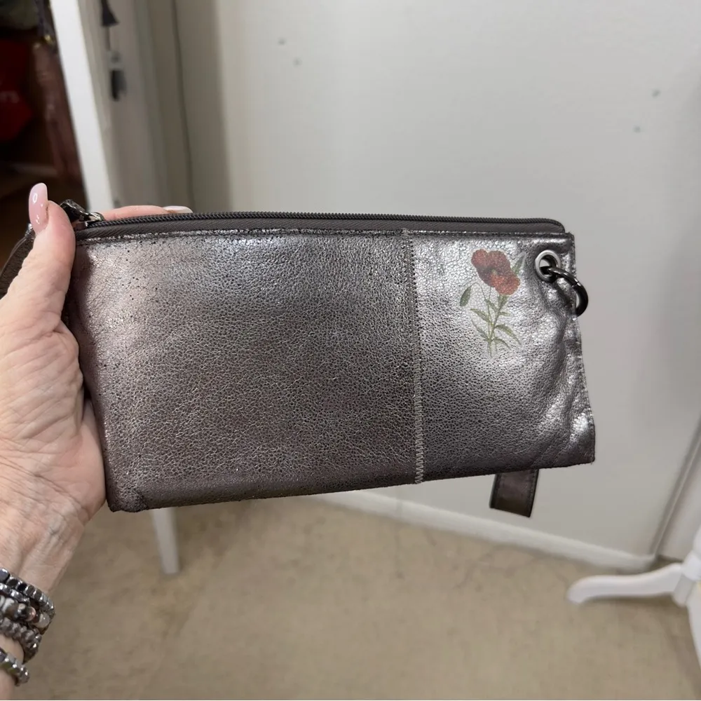 HOBO Clutch Wristlet Sparkly Taupe Silver Metallic wallet Purse - Image 3