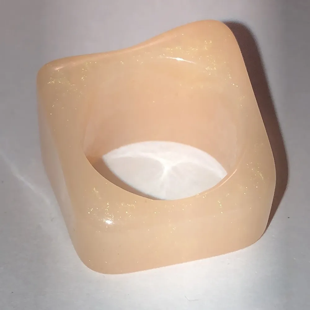 Size 6 Funky Retro Light Peach Shimmer Boho Ring - Image 4