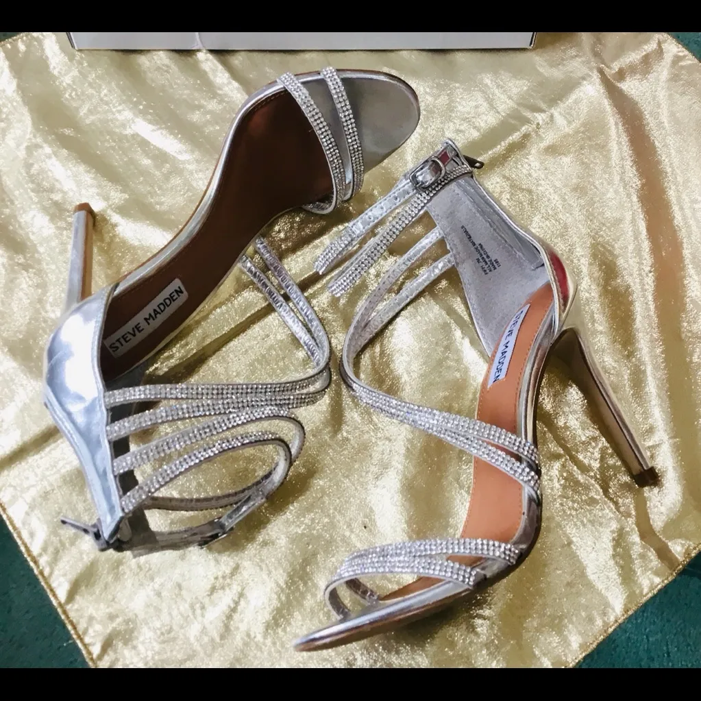 Dressy silver heels 🌟🌟🌟 - Image 3