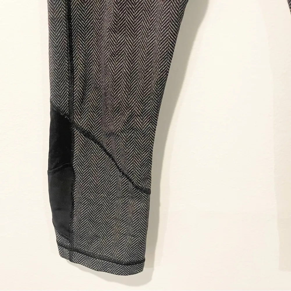 Lululemon Size 10 Grey Herringbone Pace Rival Crop Athletic Legging - Image 2