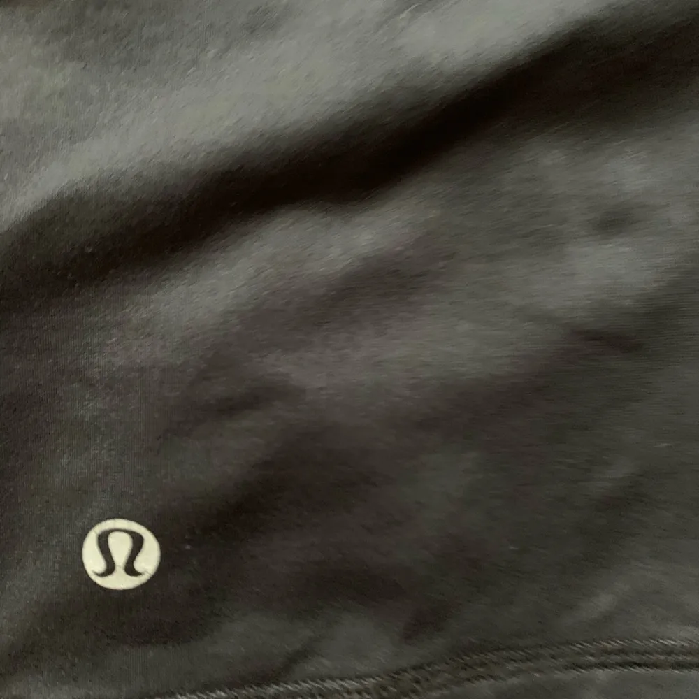 Lululemon tank top with built in bra, size 6. - Image 4