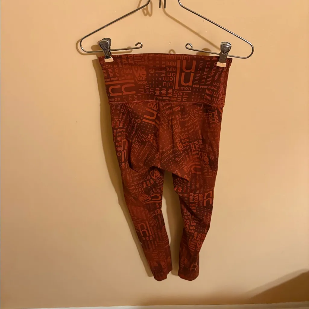 Lululemon Wunder Train Contour Fit High Rise 25” Leggings in Ombre Red Multi - Image 4