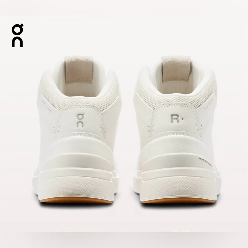 New in box On Cloud Women The Roger Clubhouse Mid White Sand Size 7 - Image 3