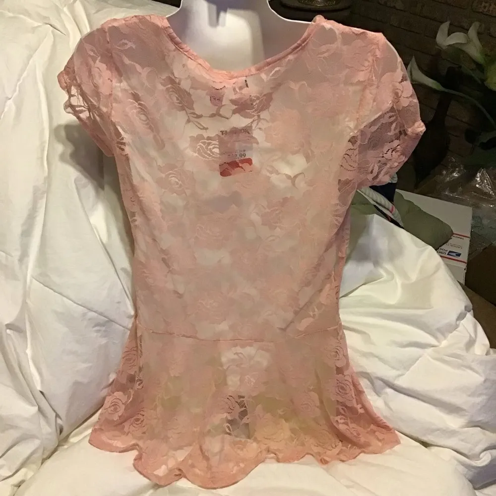 💕💕Love on A Hanger Lace Top🌸 - Image 4