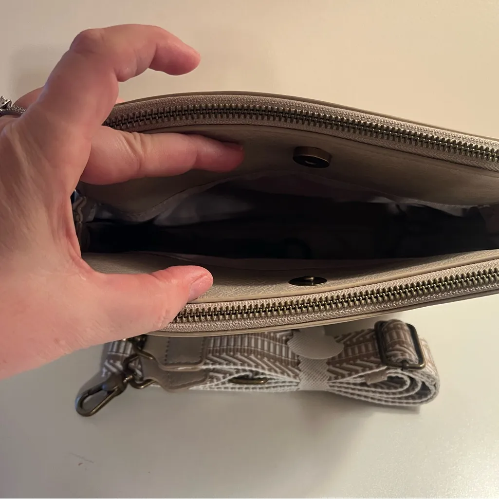 NWT Yarnic Beige Faux Leather Crossbody Bag | Triple Compartment Tan - Image 7