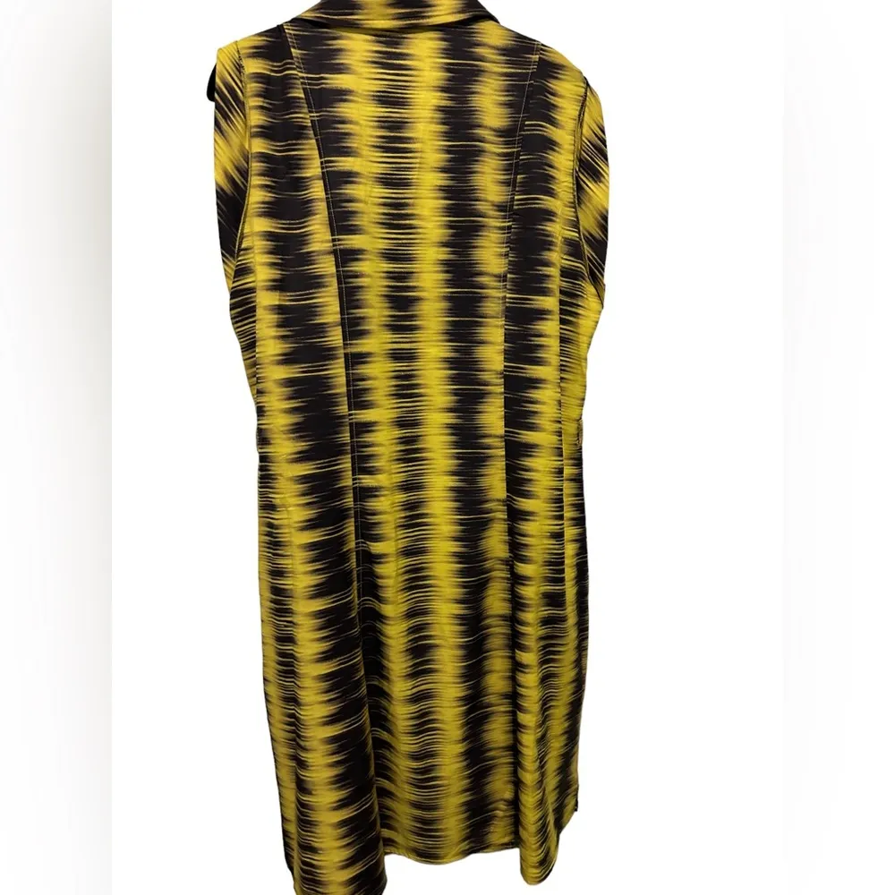 City Chic Bright Yellow Black
Full Front Zip Sleeveless Collared Two size S - Image 4