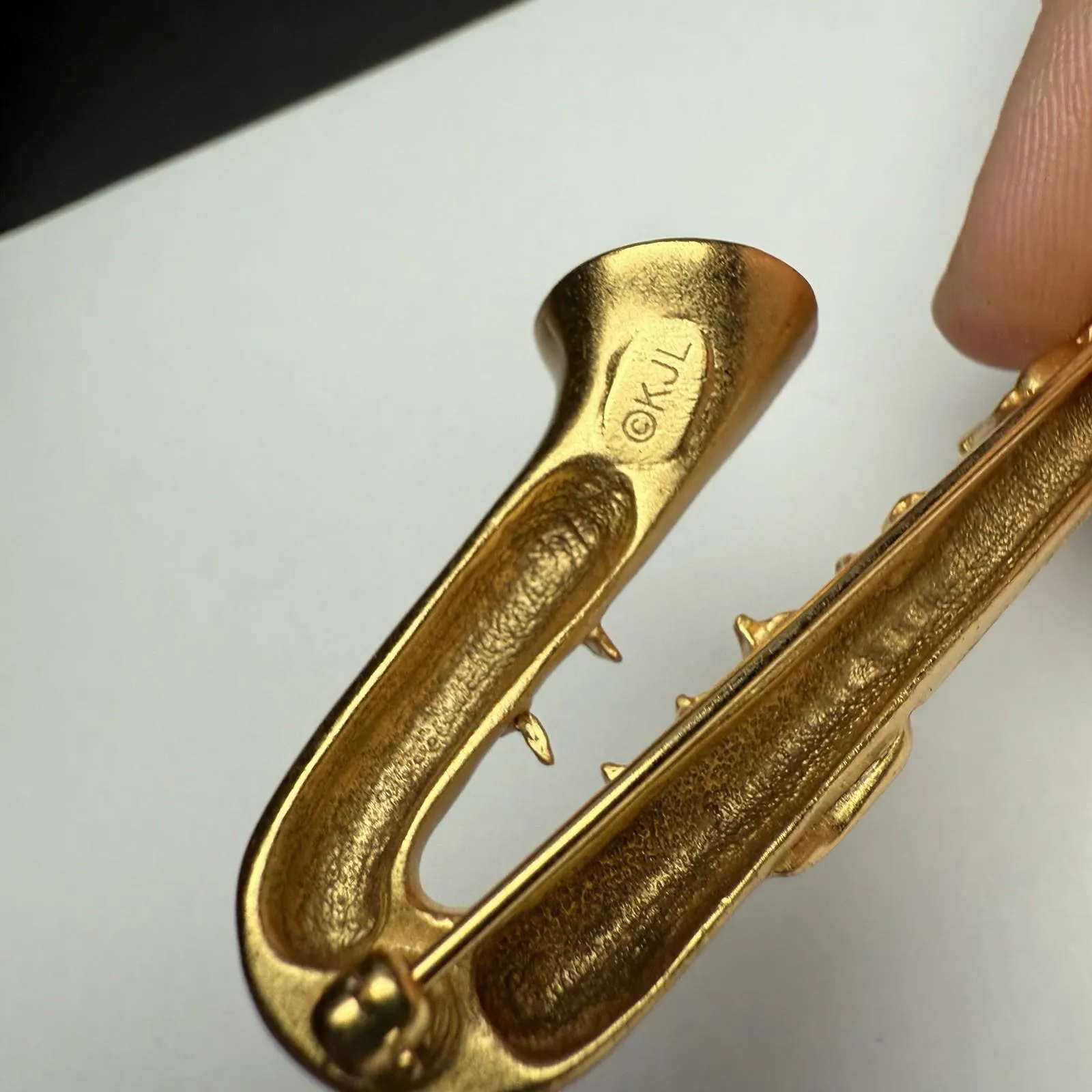 Signed KJL Gold Tone Saxophone Musical Instrument Brooch Pin Kenneth Jay Lane - Image 8