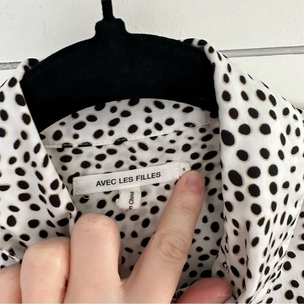 Avec Les Filles Women’s Small Animal Print Button Down Blouse - Image 3