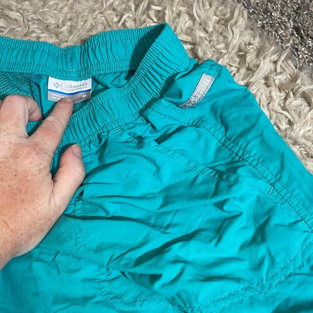 Columbia athletic outdoor fishing blue shorts medium stretchy pockets - Image 2