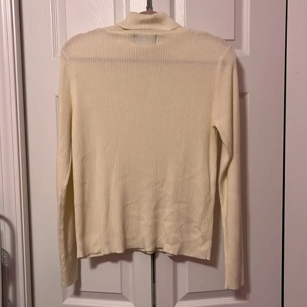 Crème long sleeve turtle neck Size L - Image 3