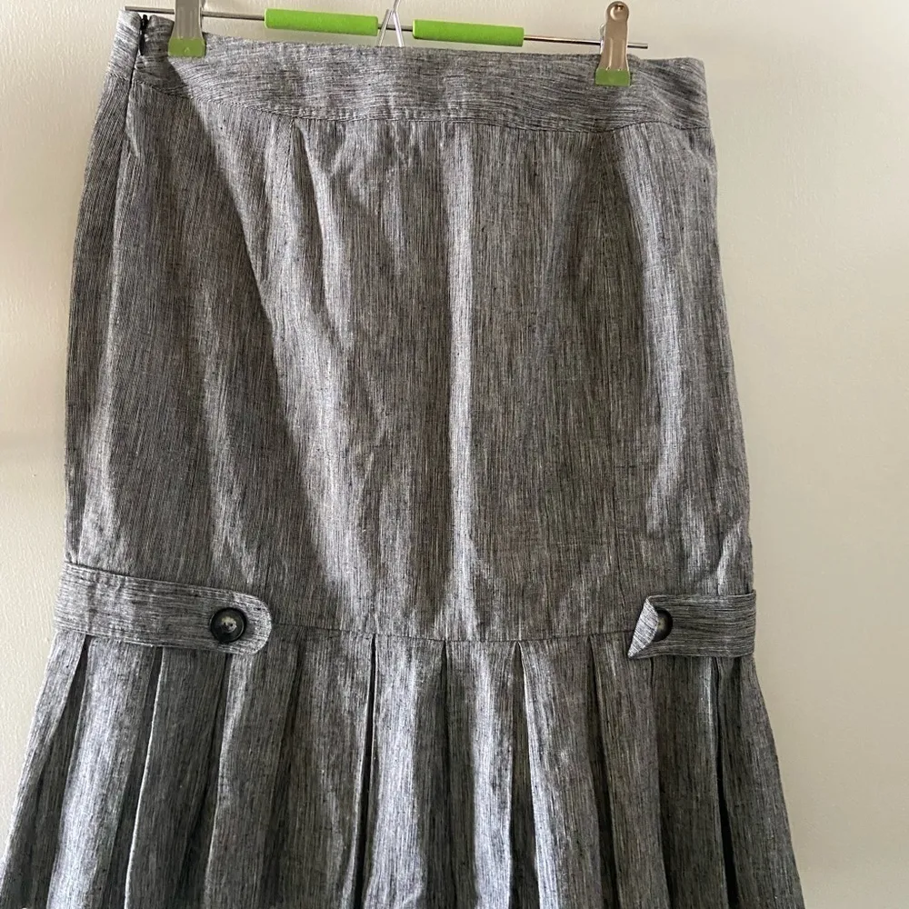 Bcx sz 7 cute skirt black and white pleats, tailored business style - Image 2