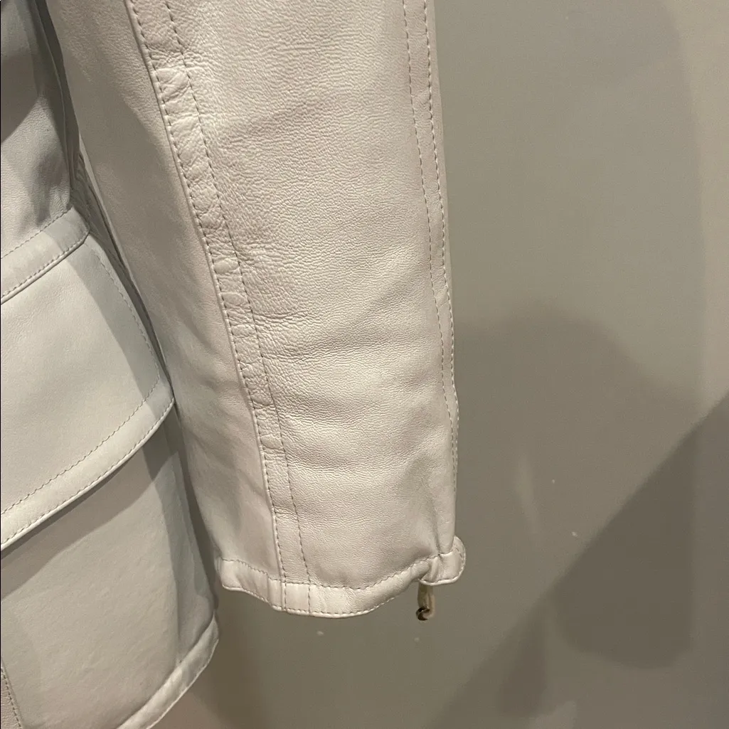 Women's powder blue lambskin coat Size M - Image 4