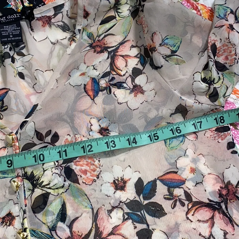 Living Doll Los Angeles small women’s sheer v neck floral blouse 3/4 sleeves NWT - Image 7