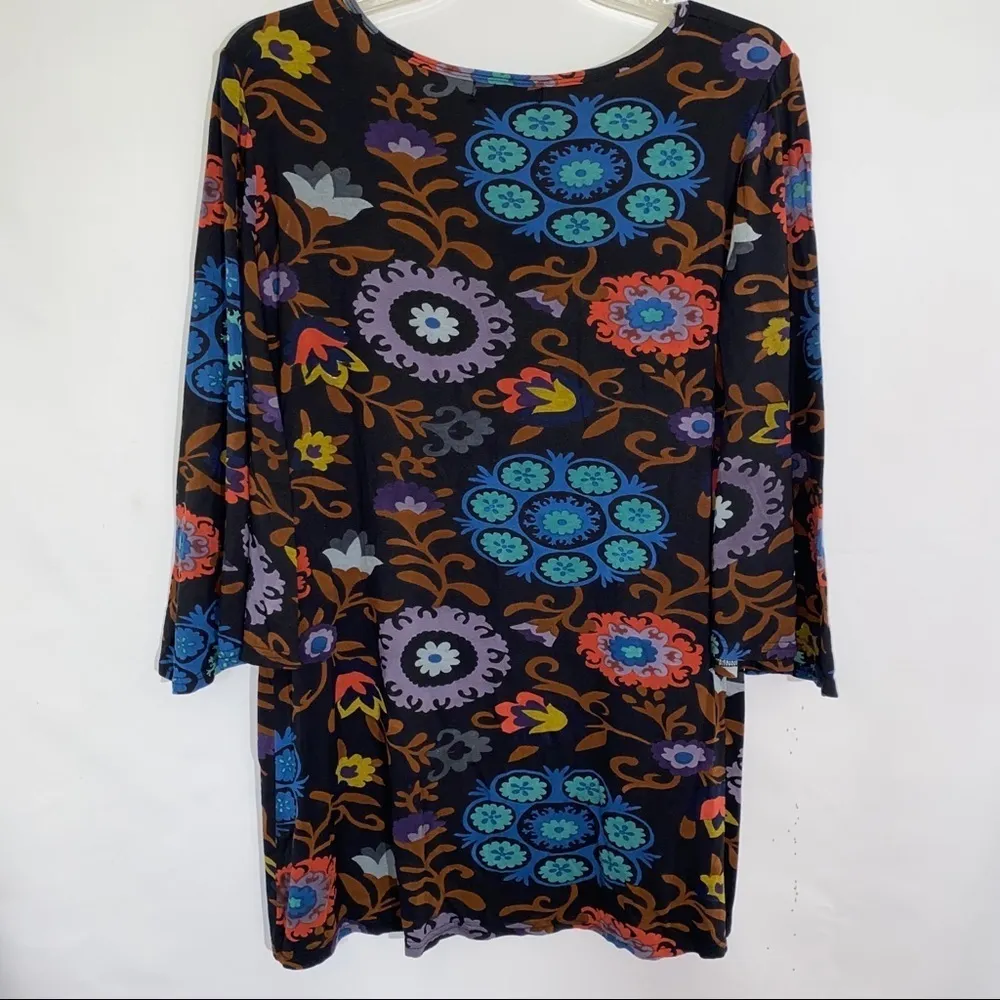 FashionFuse Bell Sleeve Floral Tunic Size Small - Image 4